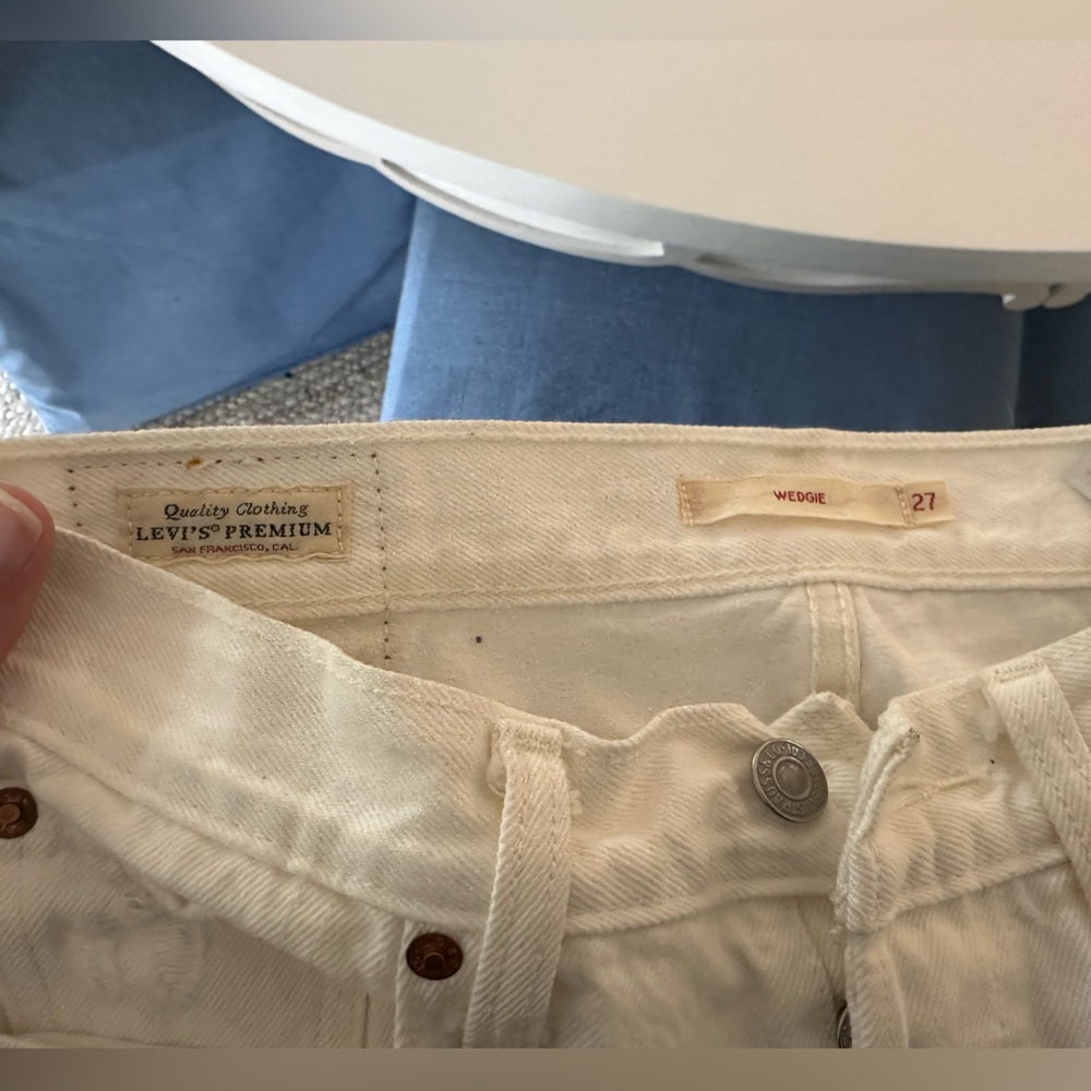 Levi's Women's Cream Straight Leg Jeans - Picture 3 of 4